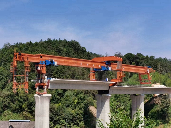 杭州500噸單導(dǎo)梁架橋機(jī)