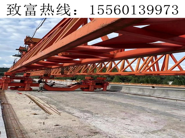 步履式架橋機(jī)具有自重輕