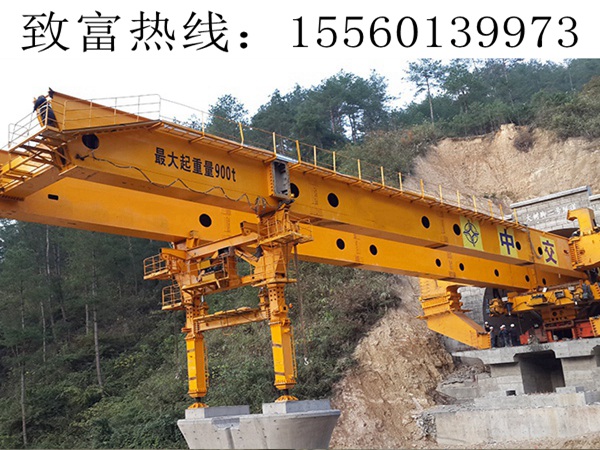 雙梁式架橋機(jī)吊臂是由左右兩條桁架梁組成
