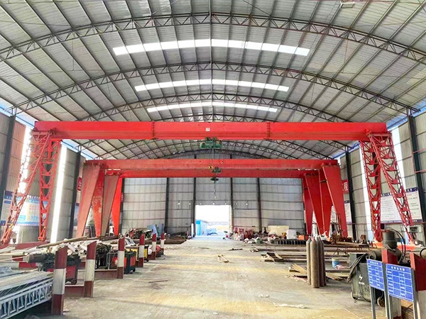 龍門(mén)吊出租廠(chǎng)家介紹電動(dòng)葫蘆雙梁門(mén)式起重機(jī)規(guī)格