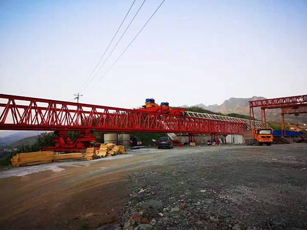 山東架橋機按照使用環(huán)境不同可以分為