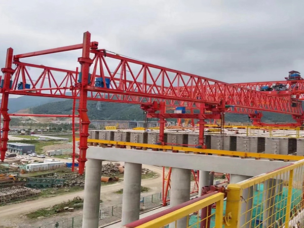 180T自平衡過跨架橋機(jī)